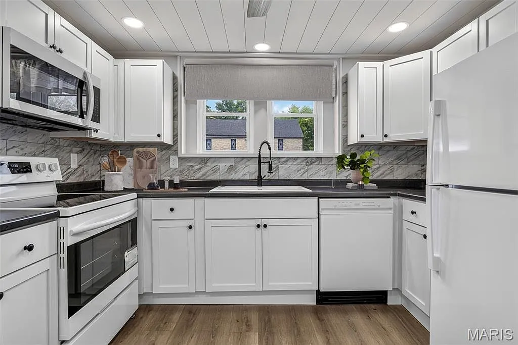 Updated 2-Bedroom Single-Family Home with Fenced Backyard in Leadwood photo 10
