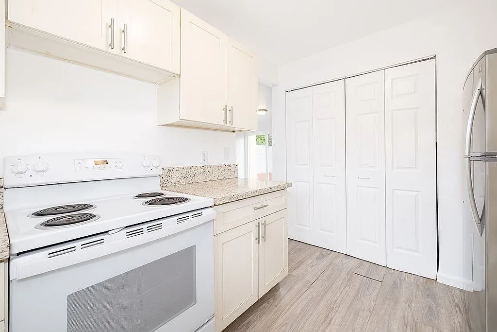 3-Bedroom Townhouse in Waianae, Hawaii Near Schools and Beaches photo 10
