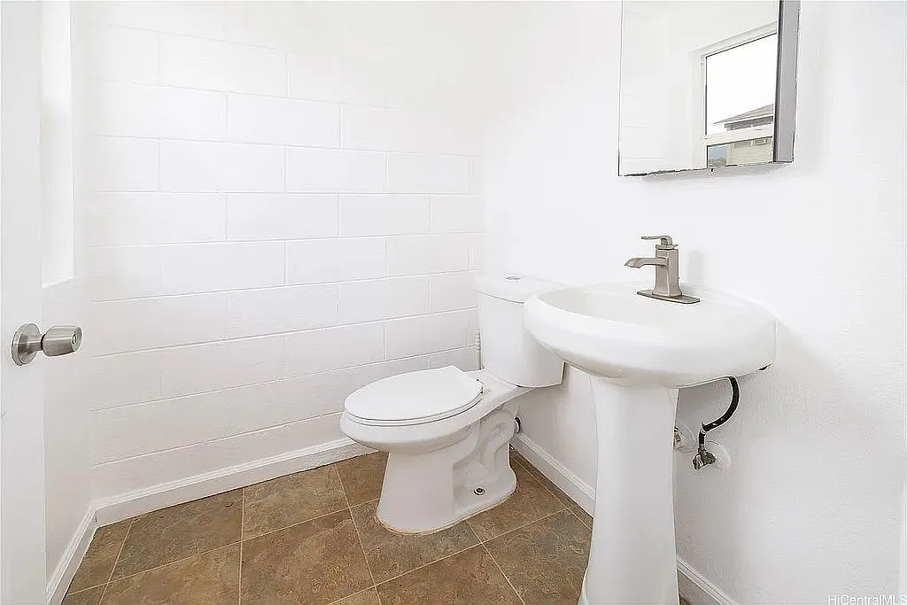 3-Bedroom Townhouse in Waianae, Hawaii Near Schools and Beaches photo 8
