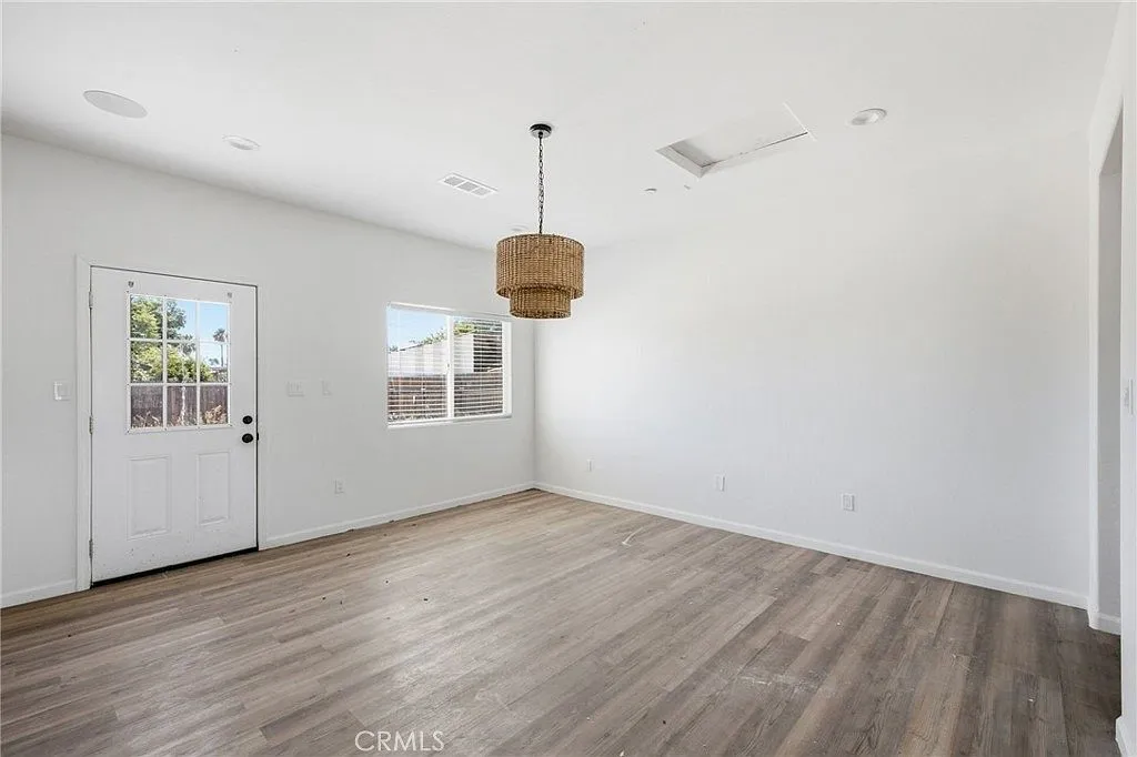 Single-Family Residence at 805 Lawson Rd, Bakersfield, CA 93307 photo 9