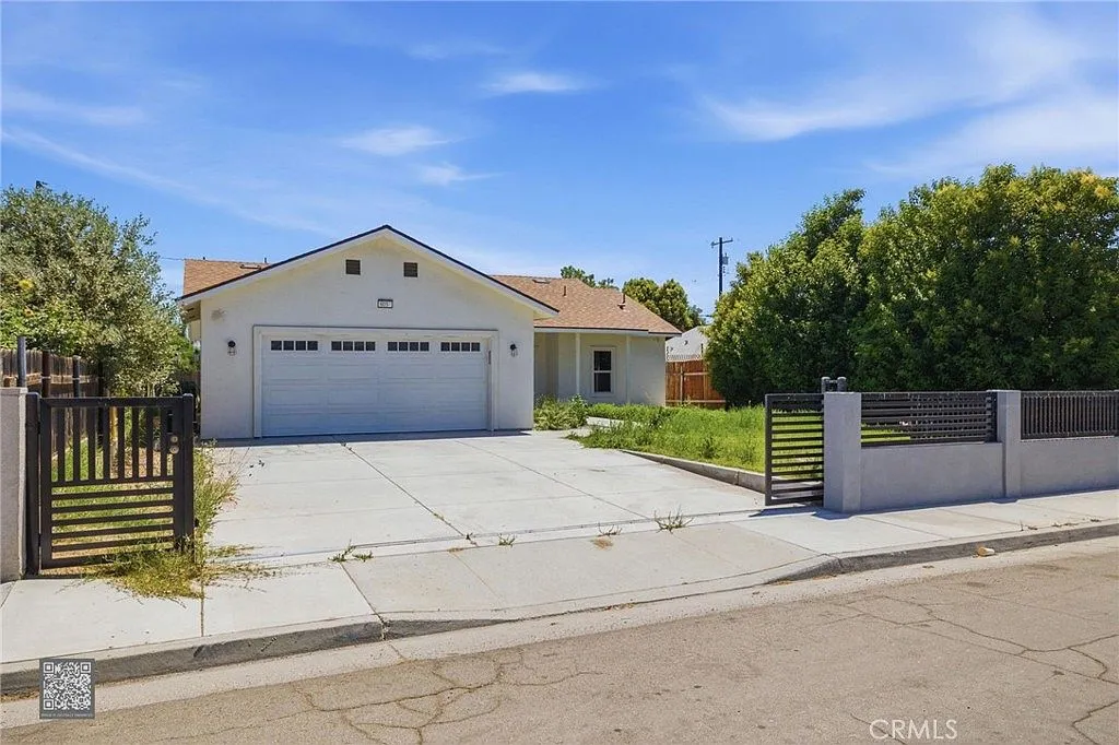 Single-Family Residence at 805 Lawson Rd, Bakersfield, CA 93307 photo 2