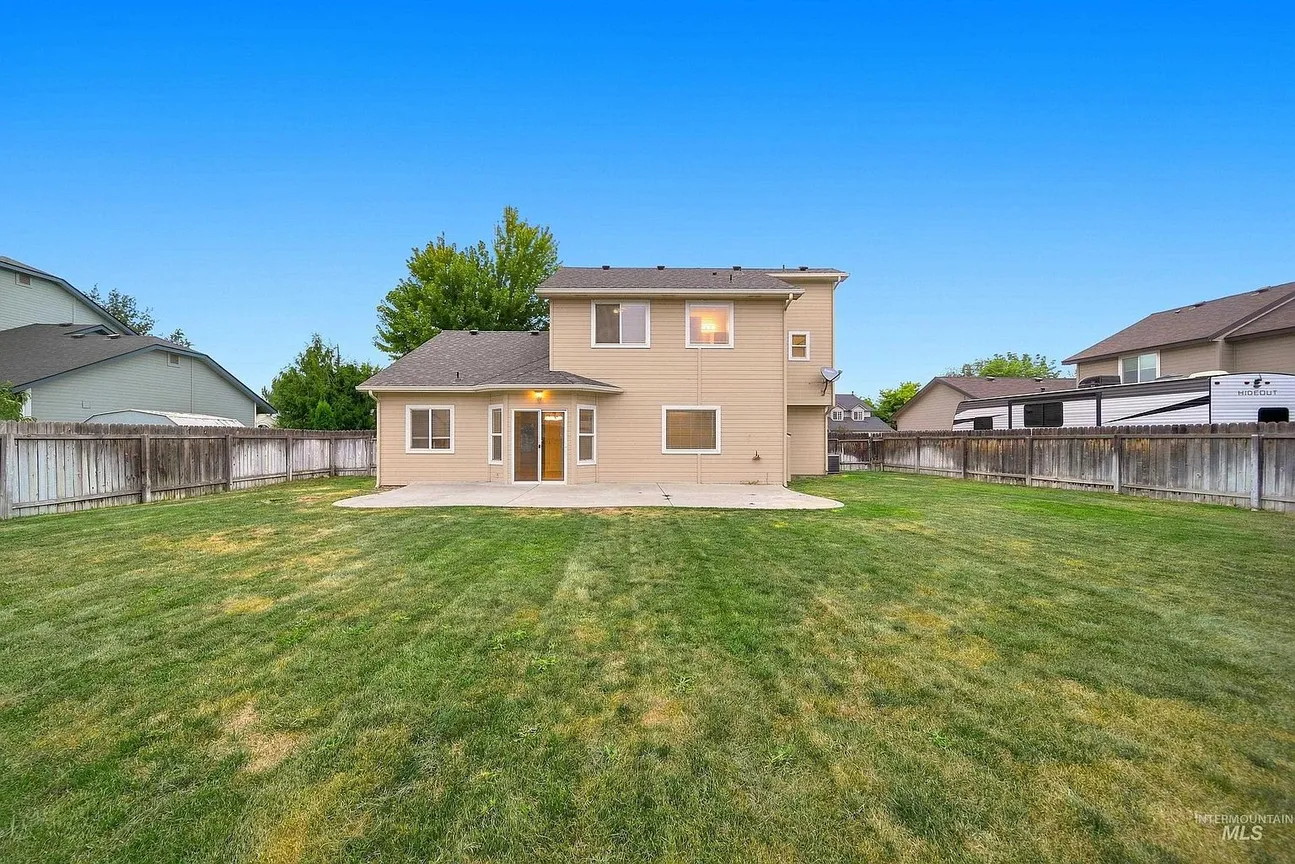 Updated Mountain-View Single-Family Home at 919 E Hawk St, Meridian, Idaho photo 5