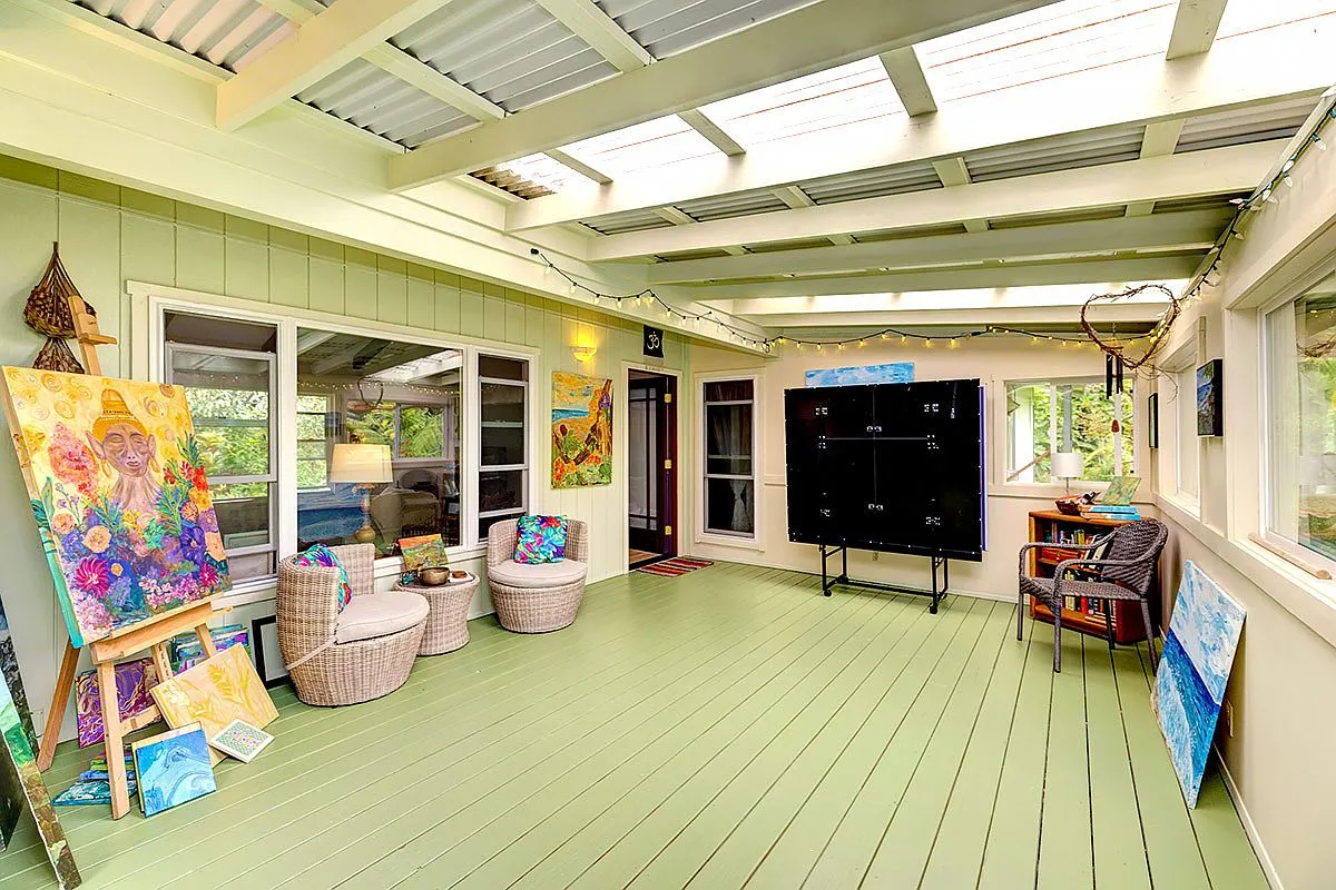 Tropical Island Retreat with Two Garages on a Landscaped Acre in Pahoa photo 4