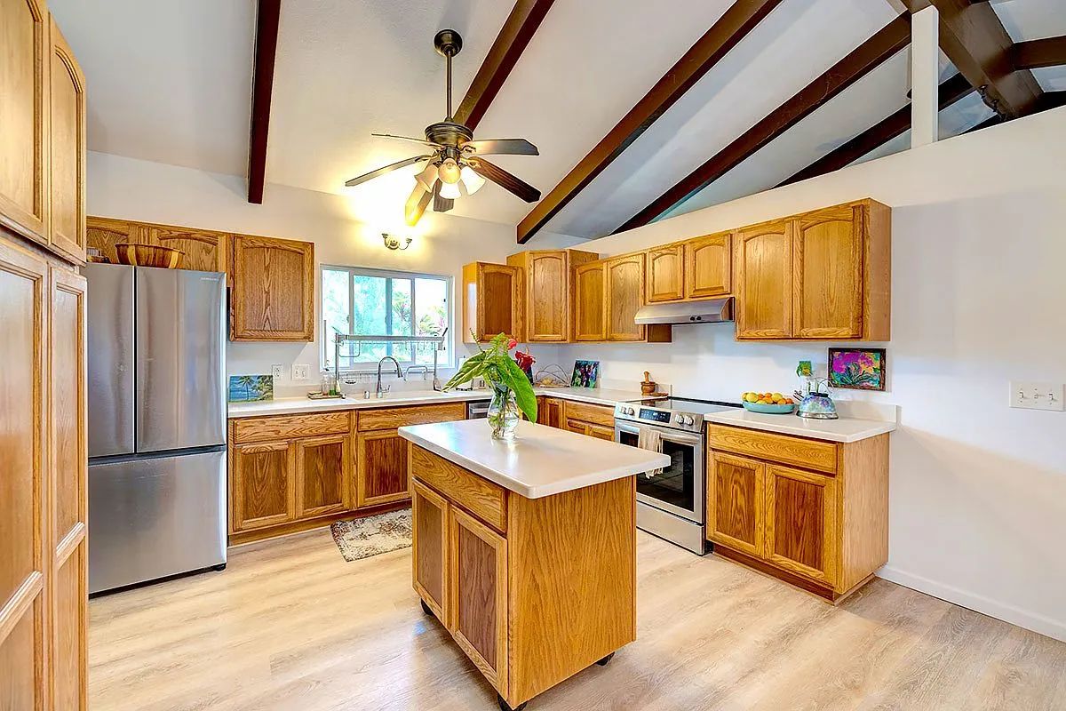 Tropical Island Retreat with Two Garages on a Landscaped Acre in Pahoa photo 8