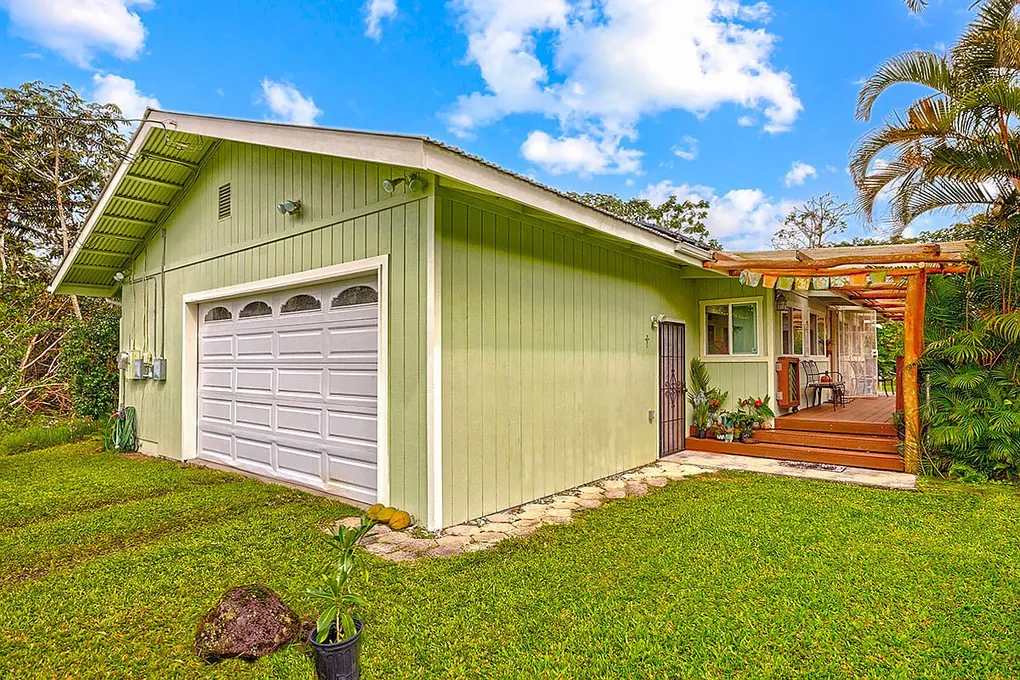 Tropical Island Retreat with Two Garages on a Landscaped Acre in Pahoa photo 2