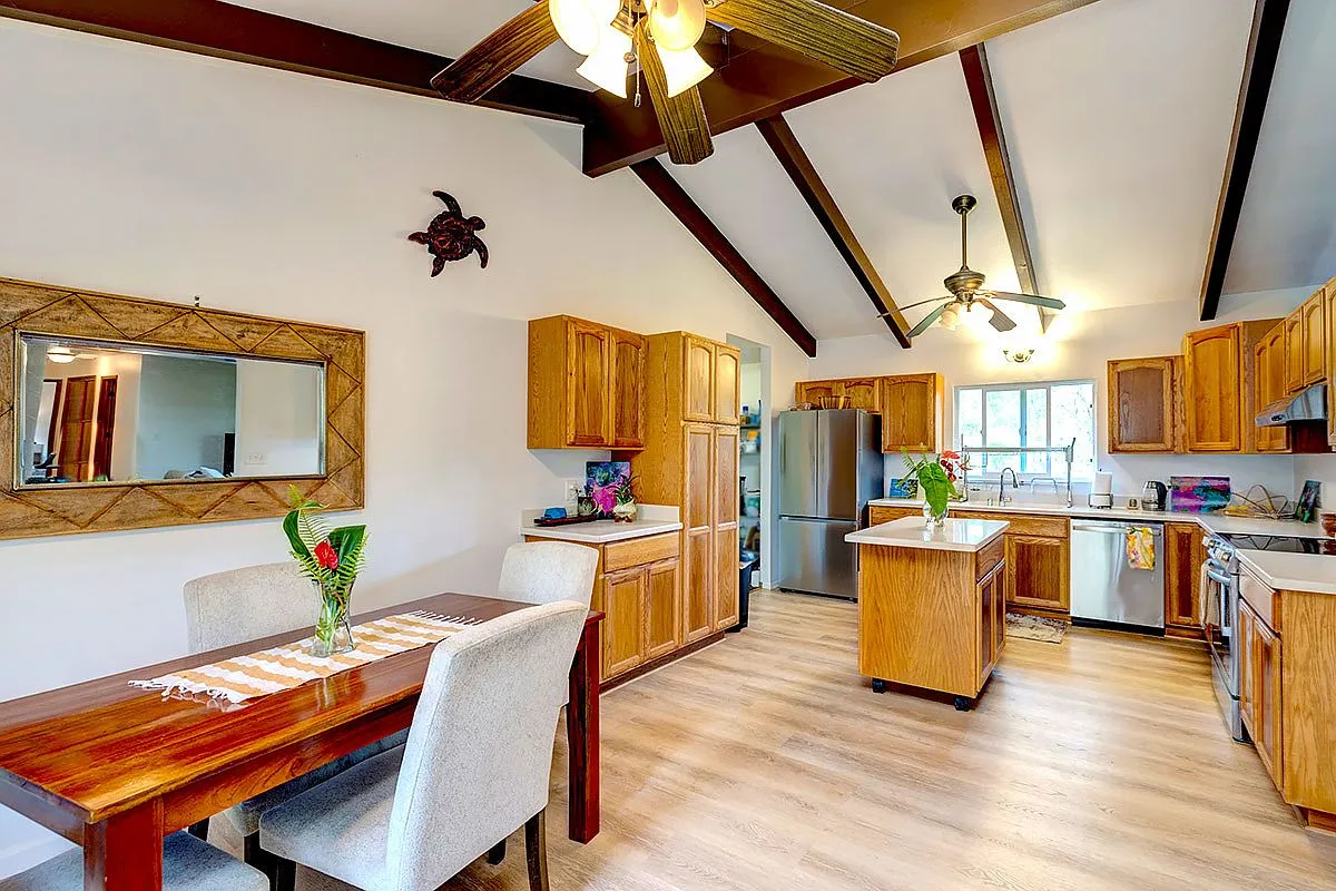Tropical Island Retreat with Two Garages on a Landscaped Acre in Pahoa photo 7