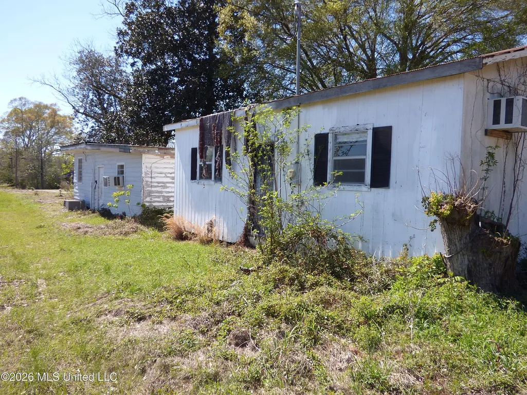 Spacious Centreville Single-Family Home on 17.45 Acres photo 5