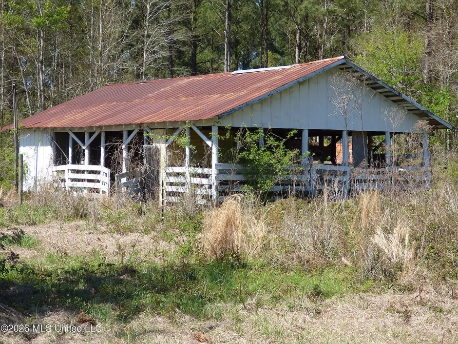 Spacious Centreville Single-Family Home on 17.45 Acres photo 6