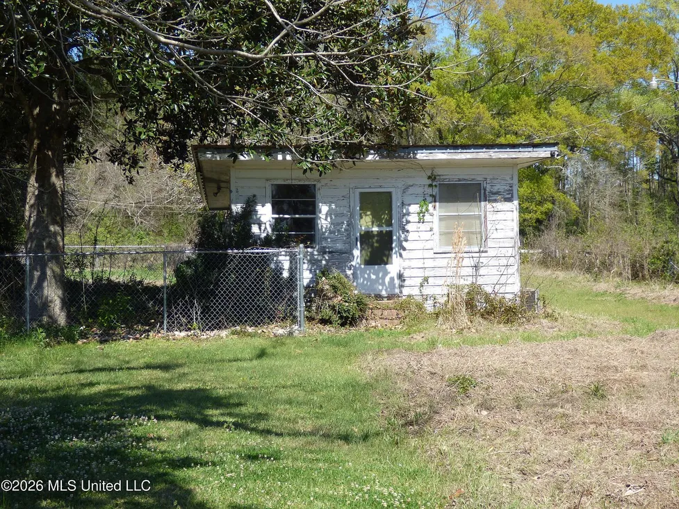 Spacious Centreville Single-Family Home on 17.45 Acres photo 4
