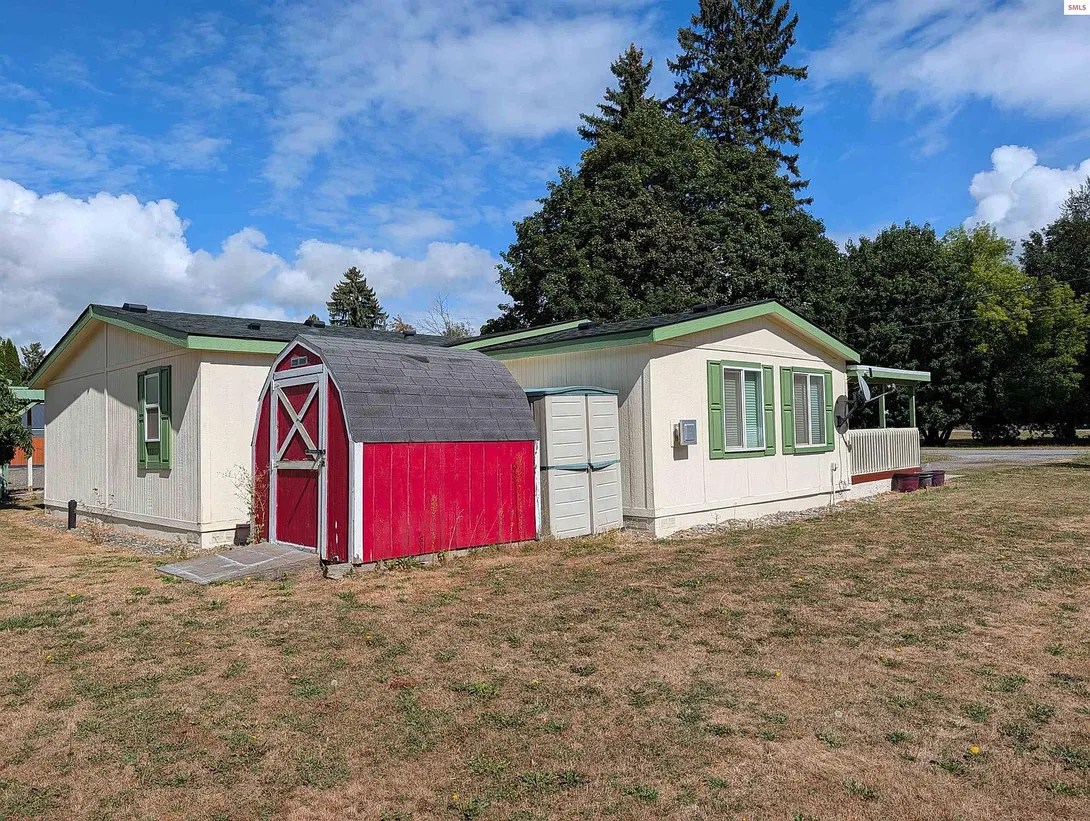 Spacious Manufactured Home with 3-Bay Shop in Ponderay, Idaho photo 9