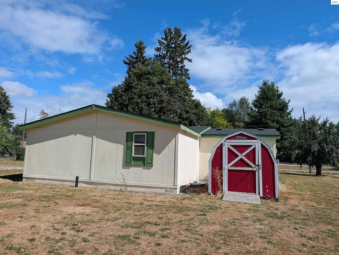 Spacious Manufactured Home with 3-Bay Shop in Ponderay, Idaho photo 8