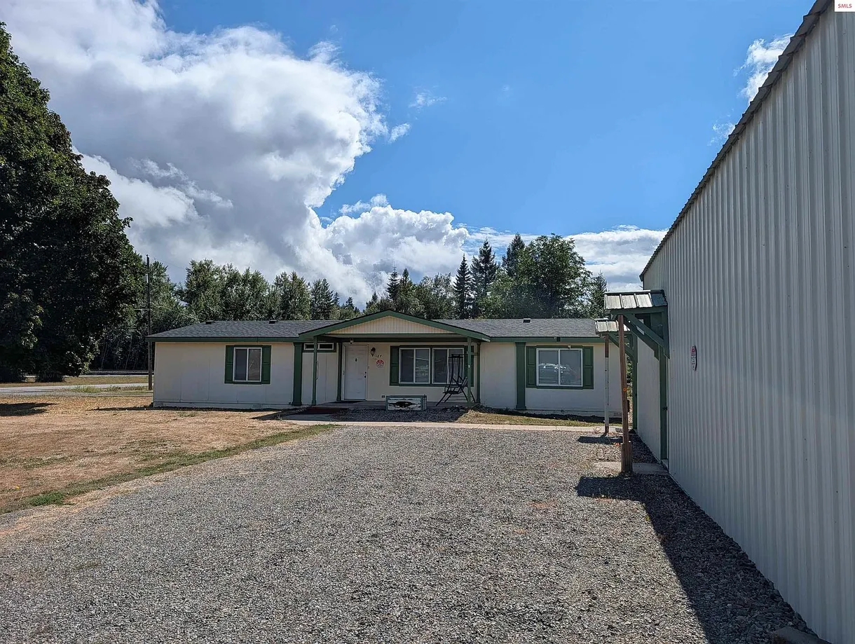 Spacious Manufactured Home with 3-Bay Shop in Ponderay, Idaho photo 3