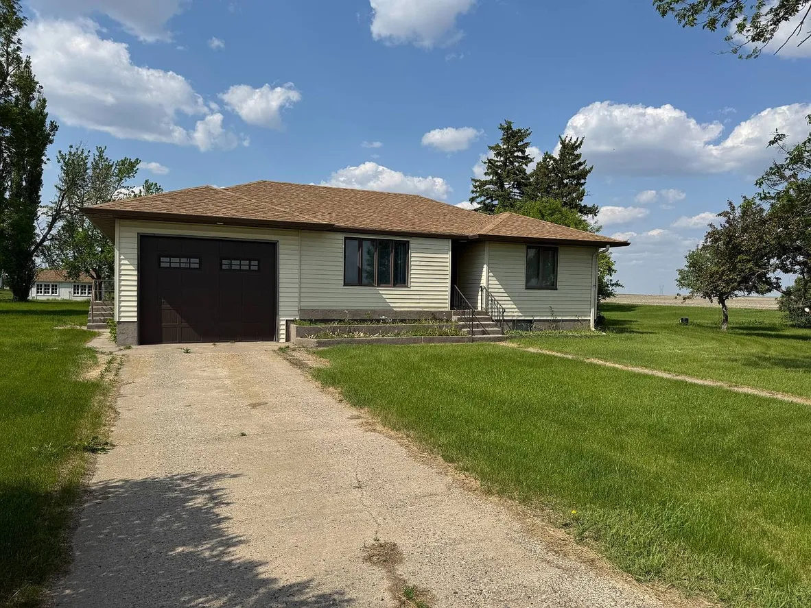 Farmhouse and Home Business Property at 2591 38th St SE, Steele, ND photo 5