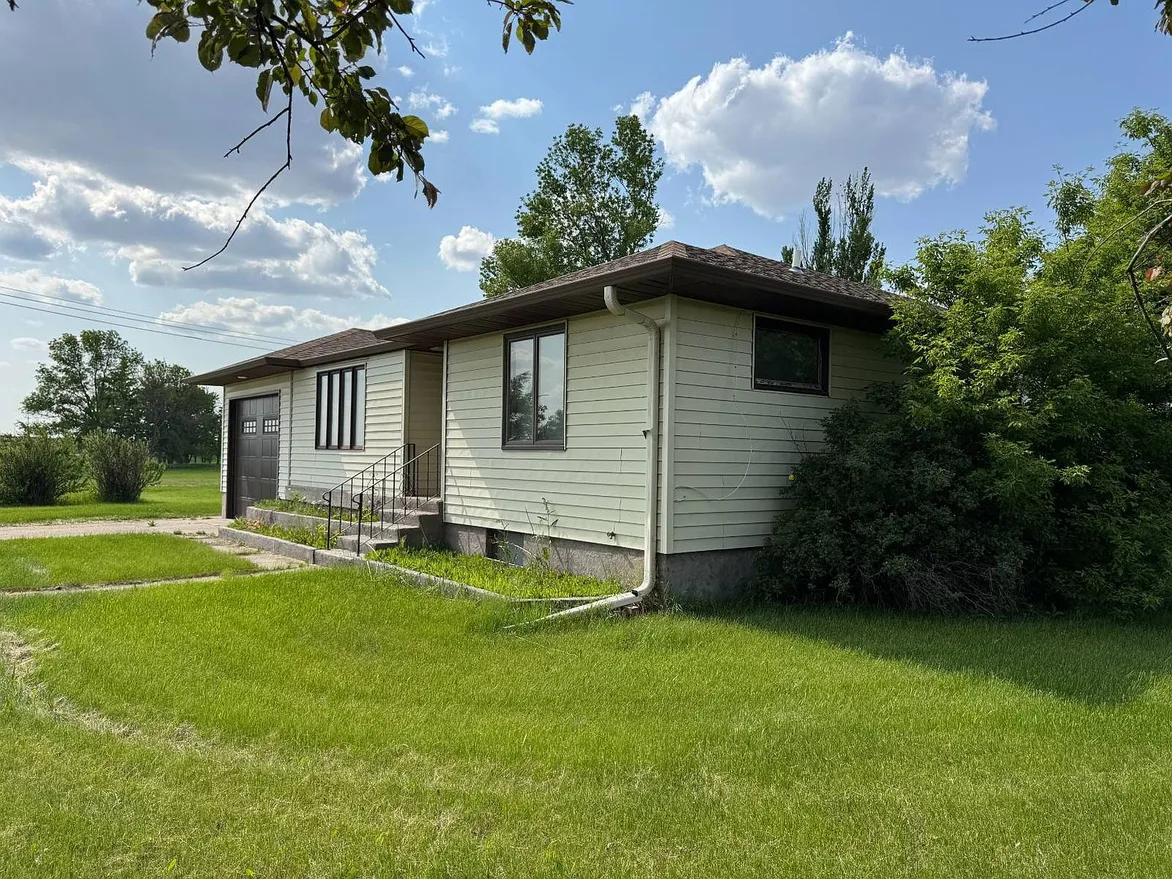Farmhouse and Home Business Property at 2591 38th St SE, Steele, ND photo 6