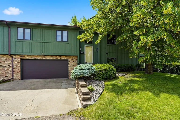 Updated Split-Foyer Townhome in Timberline Townhomes, Grand Forks property photo