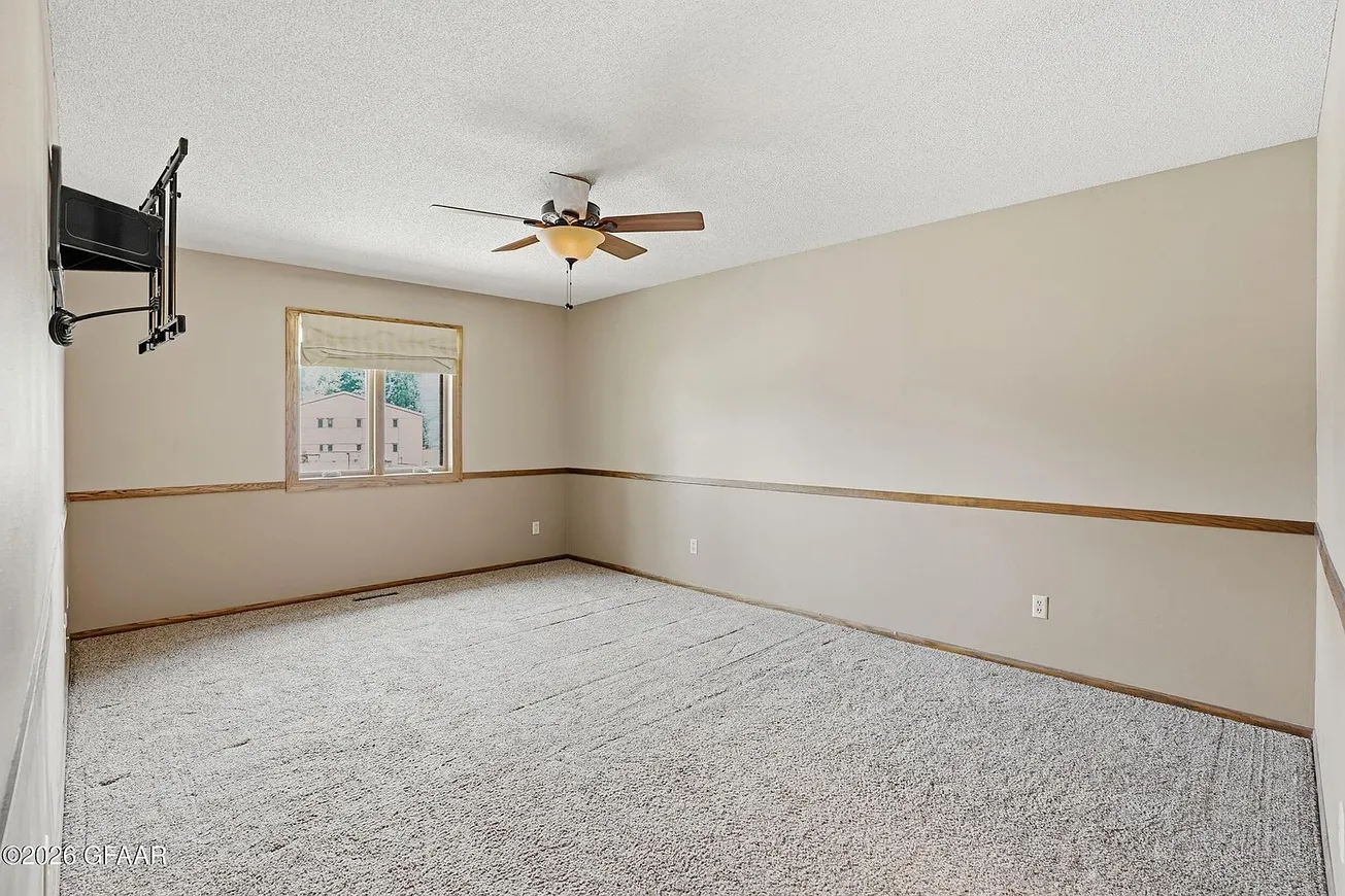Updated Split-Foyer Townhome in Timberline Townhomes, Grand Forks photo 9