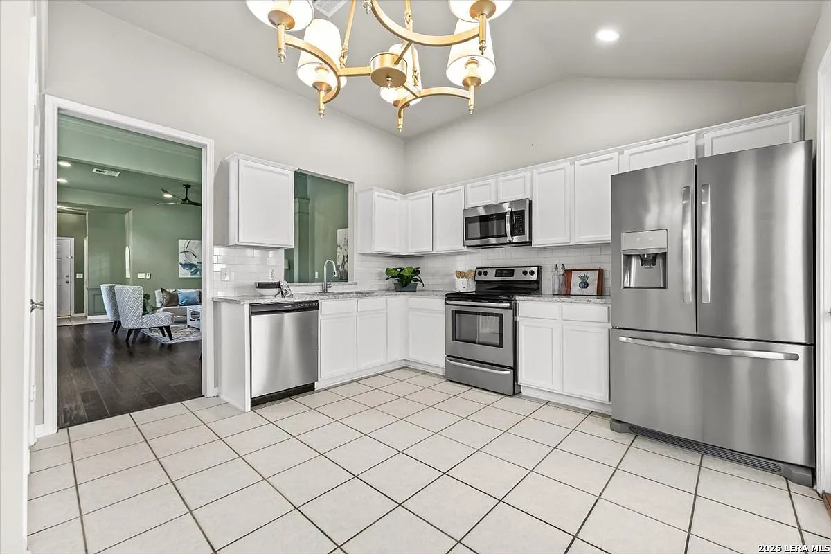 Charming 4-Bedroom Detached Home in Schertz, Texas photo 2
