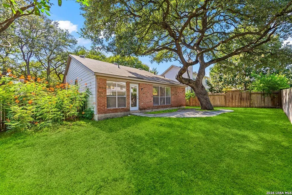 Charming 4-Bedroom Detached Home in Schertz, Texas photo 4