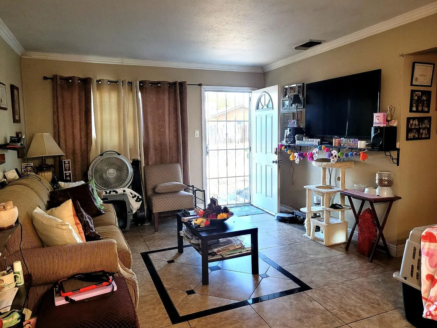 3-Bedroom Fixer Single-Family Home with RV Access in Citrus Heights photo 2