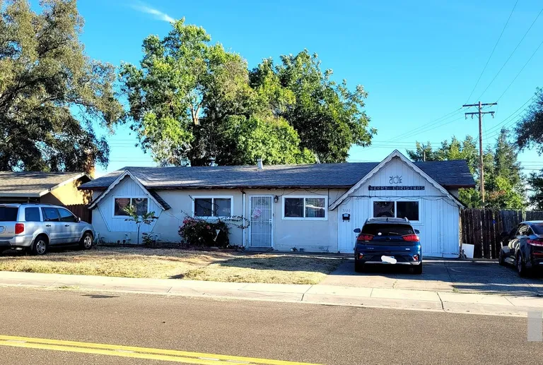 3-Bedroom Fixer Single-Family Home with RV Access in Citrus Heights property photo