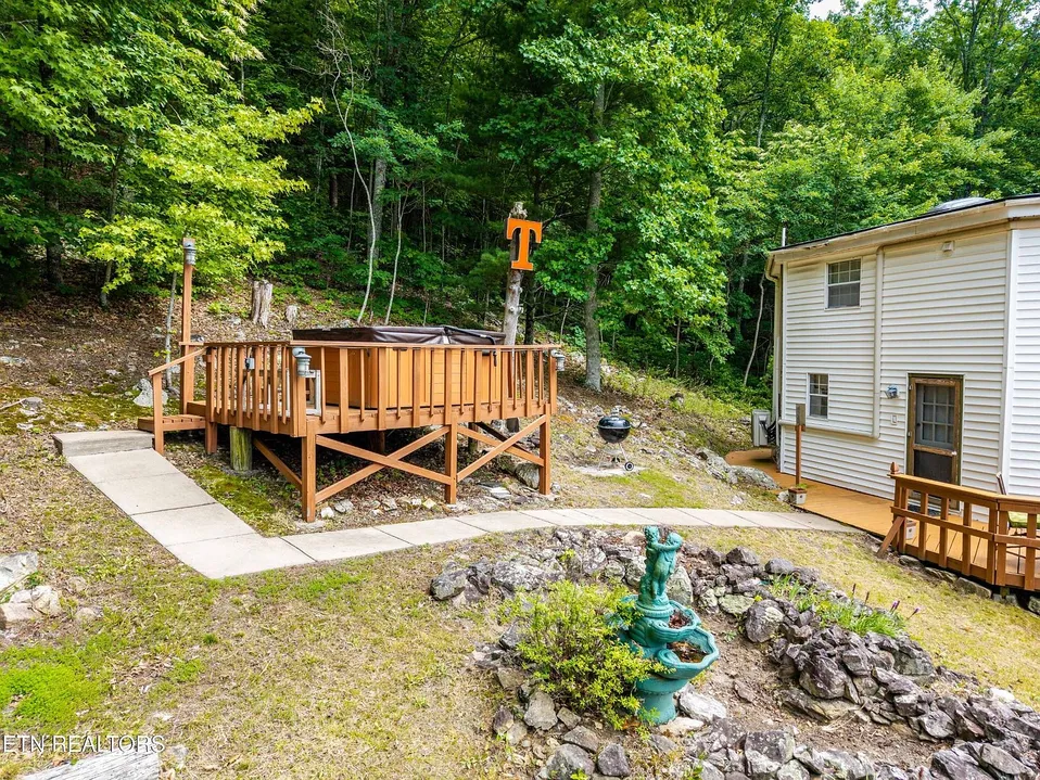 Fully Furnished Mountain Home on 5.43 Acres in Maryville, Tennessee photo 6