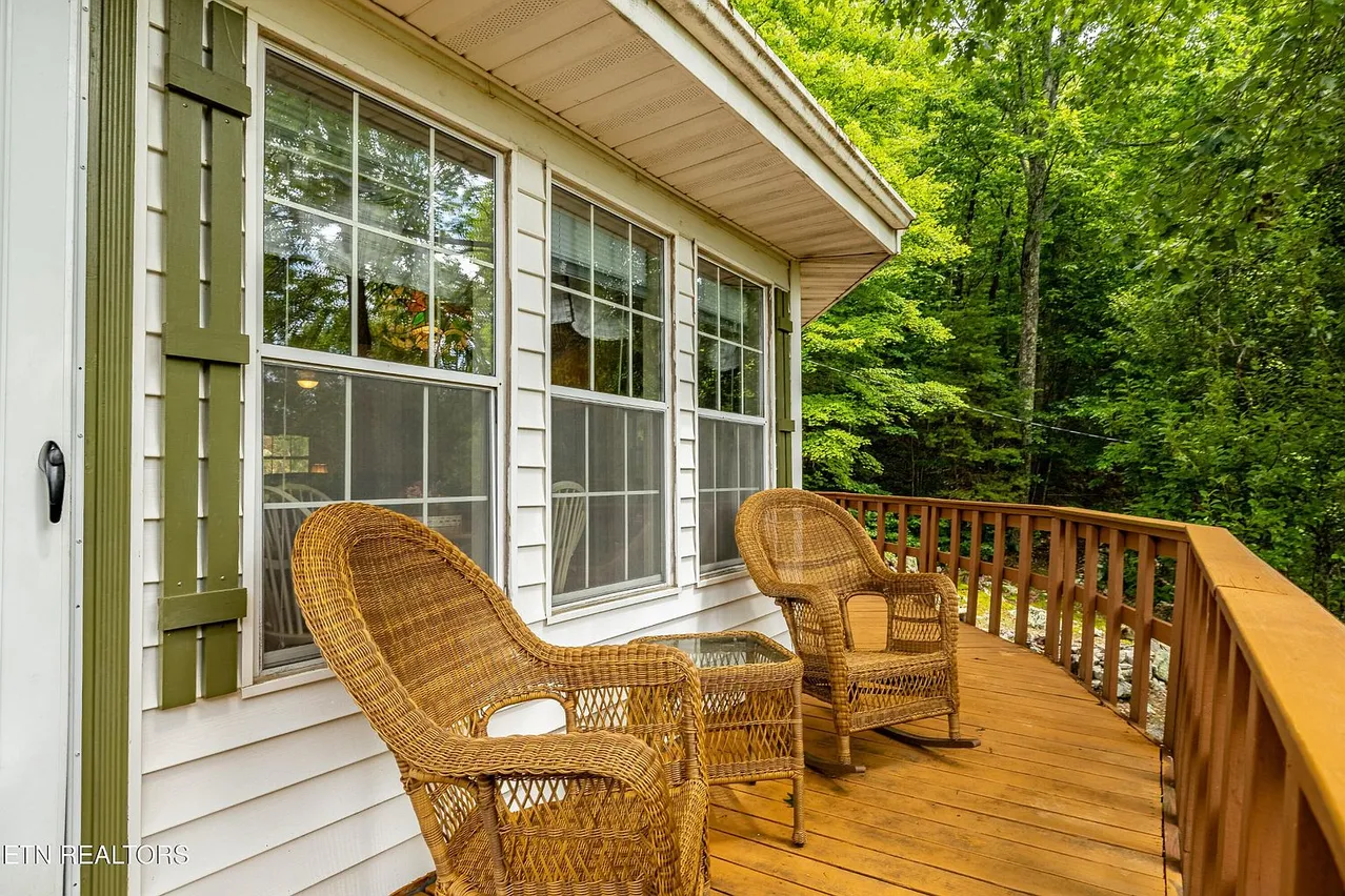 Fully Furnished Mountain Home on 5.43 Acres in Maryville, Tennessee photo 4