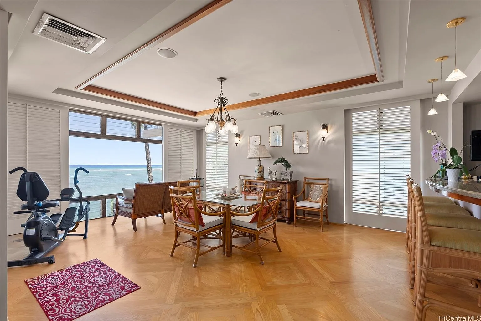 Beachfront Kahala Condo with Ocean and Koko Head Views photo 10