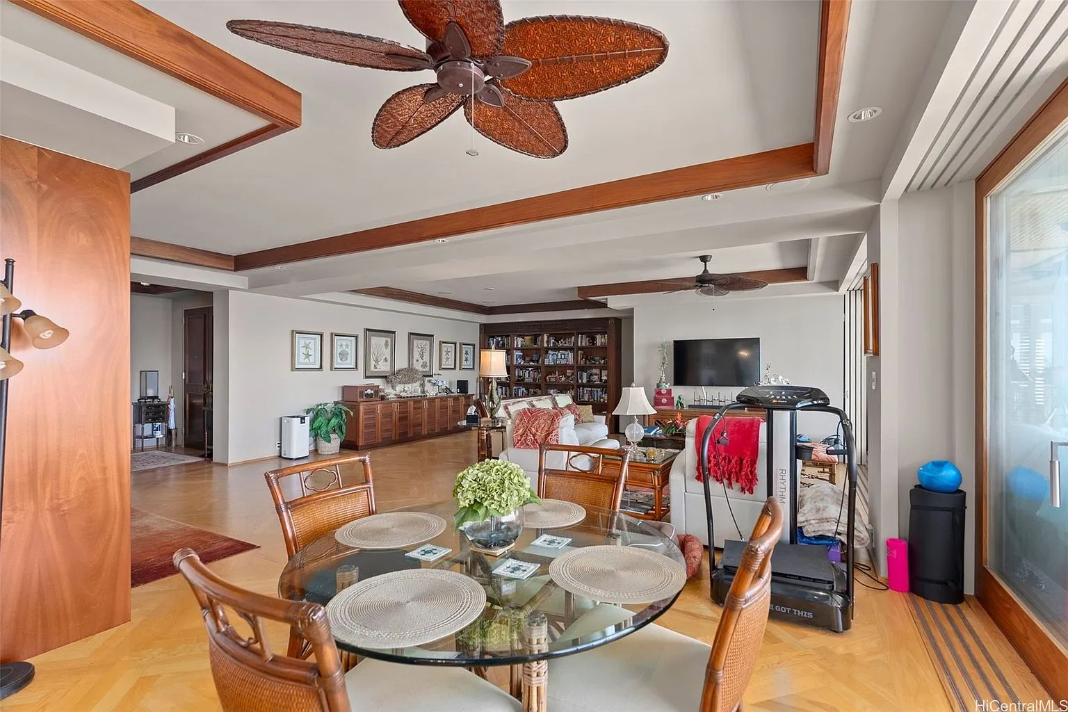 Beachfront Kahala Condo with Ocean and Koko Head Views photo 8