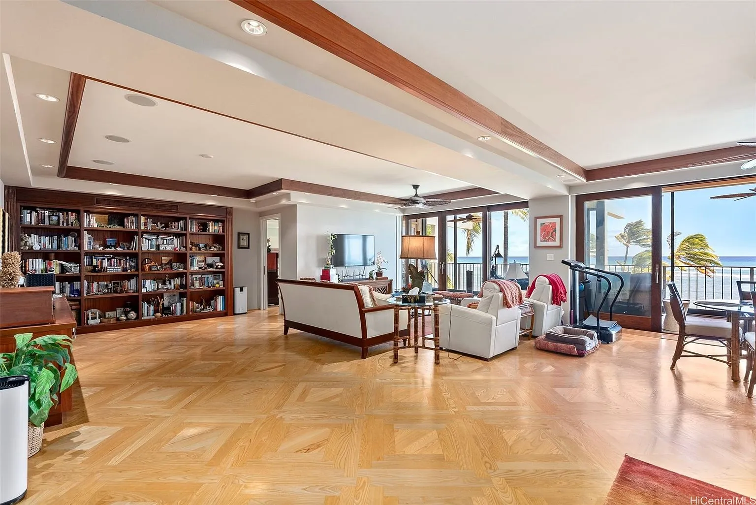 Beachfront Kahala Condo with Ocean and Koko Head Views photo 6
