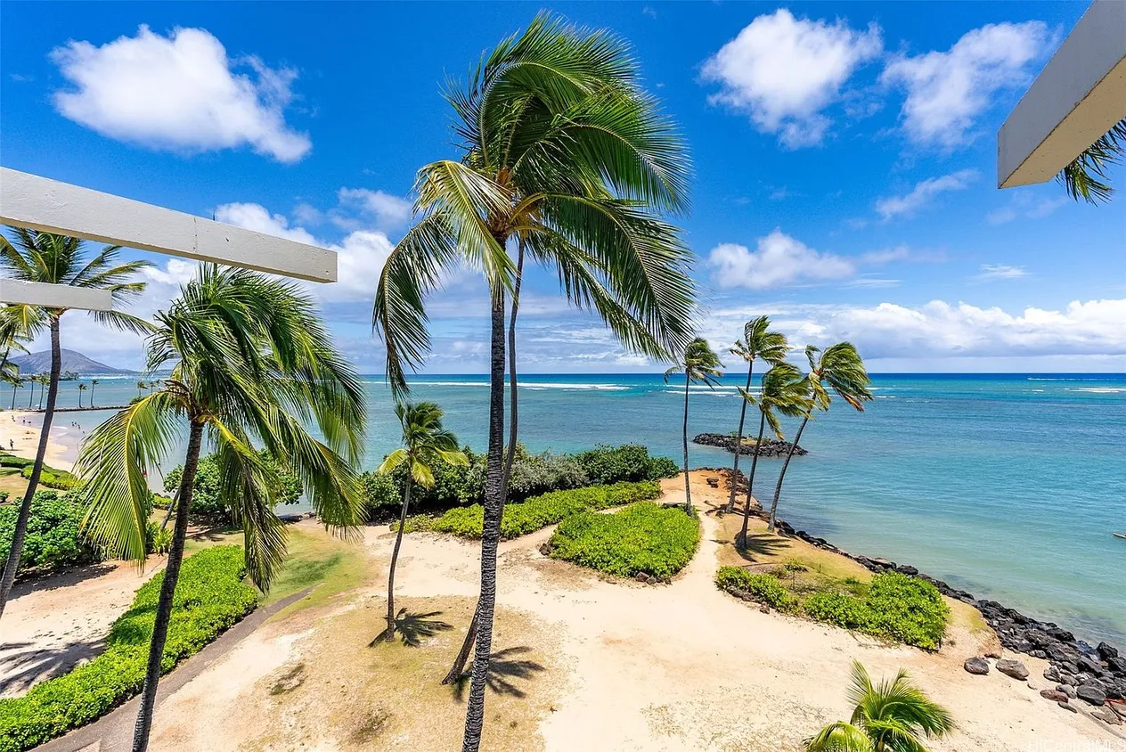 Beachfront Kahala Condo with Ocean and Koko Head Views photo 4