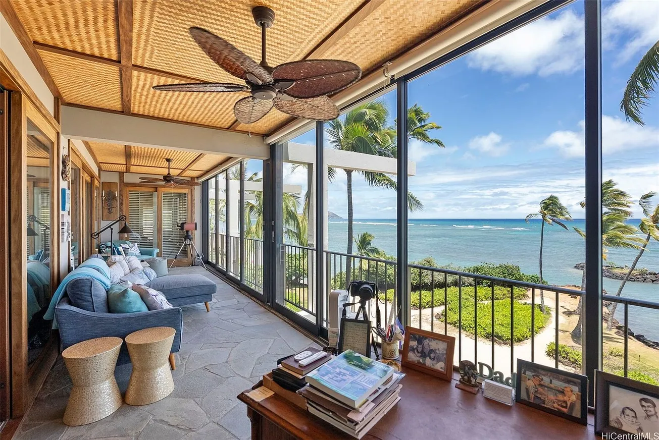 Beachfront Kahala Condo with Ocean and Koko Head Views photo 2
