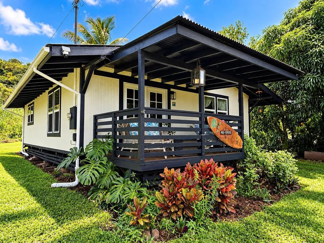 Renovated 3-Bedroom Home with Flexible Guest Suite in Waiohinu photo 2