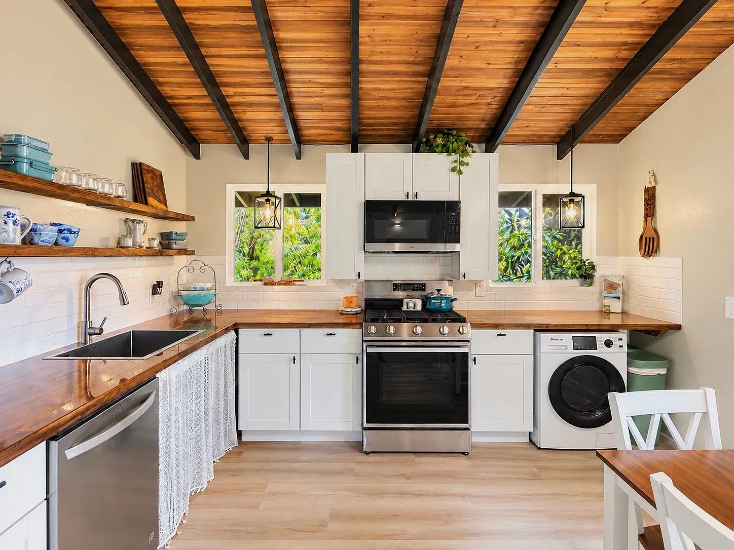 Renovated 3-Bedroom Home with Flexible Guest Suite in Waiohinu photo 6