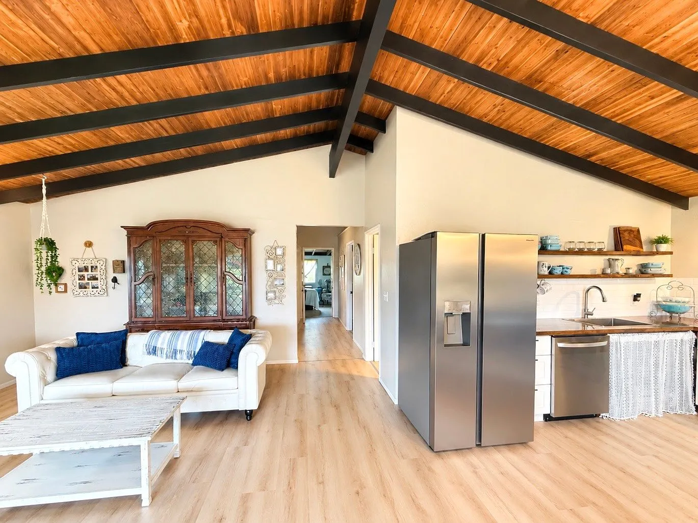 Renovated 3-Bedroom Home with Flexible Guest Suite in Waiohinu photo 7