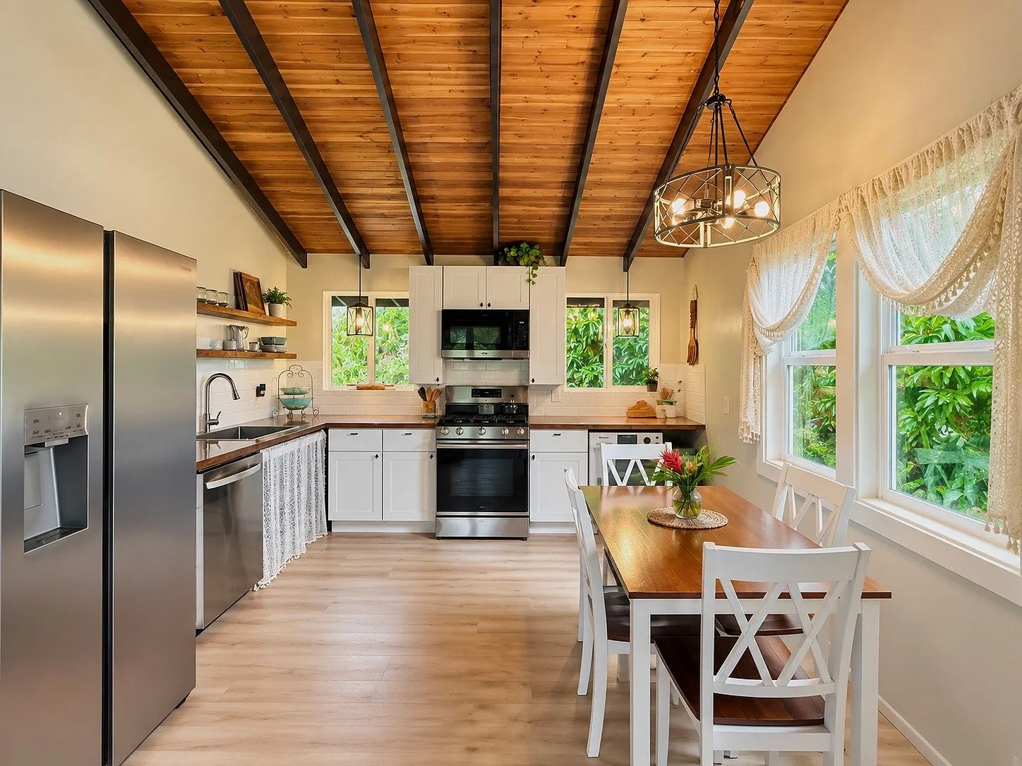 Renovated 3-Bedroom Home with Flexible Guest Suite in Waiohinu photo 4