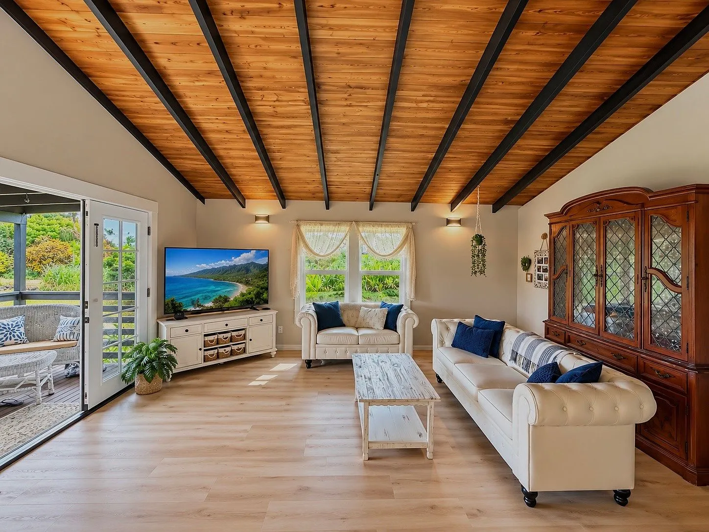 Renovated 3-Bedroom Home with Flexible Guest Suite in Waiohinu photo 3