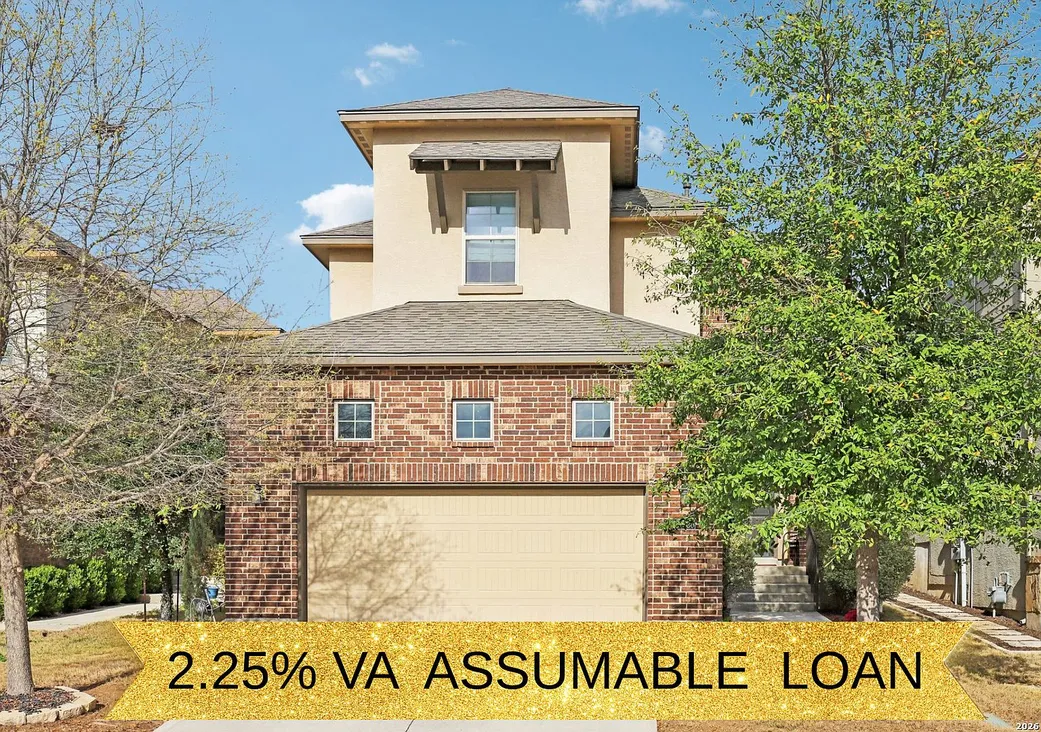 Spacious Single-Family Home with Low-Maintenance Backyard in San Antonio, TX photo 2