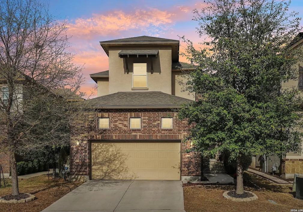 Spacious Single-Family Home with Low-Maintenance Backyard in San Antonio, TX photo 4