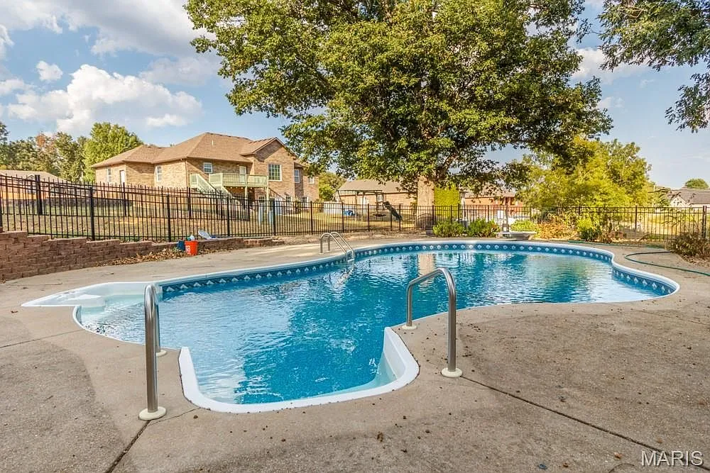 Five-Bedroom Detached Home with Walk-Out Basement and Heated In-Ground Pool photo 3