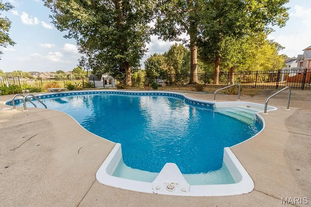 Five-Bedroom Detached Home with Walk-Out Basement and Heated In-Ground Pool photo 6