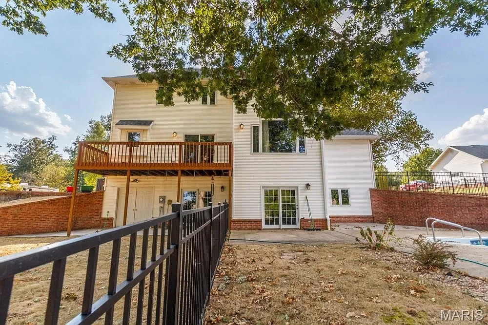 Five-Bedroom Detached Home with Walk-Out Basement and Heated In-Ground Pool photo 5