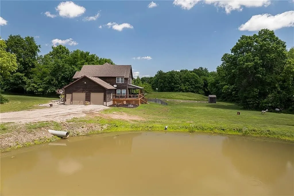 Country Home on 8.78 Acres for Sale at 6280 NW Sale Barn Rd, Cameron, MO photo 4