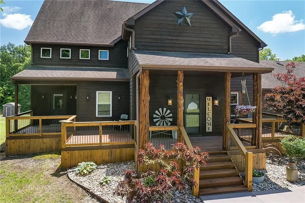 Country Home on 8.78 Acres for Sale at 6280 NW Sale Barn Rd, Cameron, MO photo 2