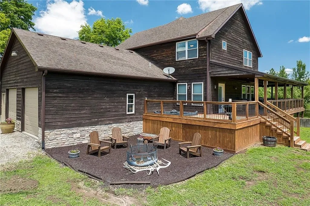 Country Home on 8.78 Acres for Sale at 6280 NW Sale Barn Rd, Cameron, MO photo 8