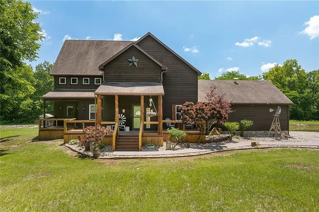 Country Home on 8.78 Acres for Sale at 6280 NW Sale Barn Rd, Cameron, MO