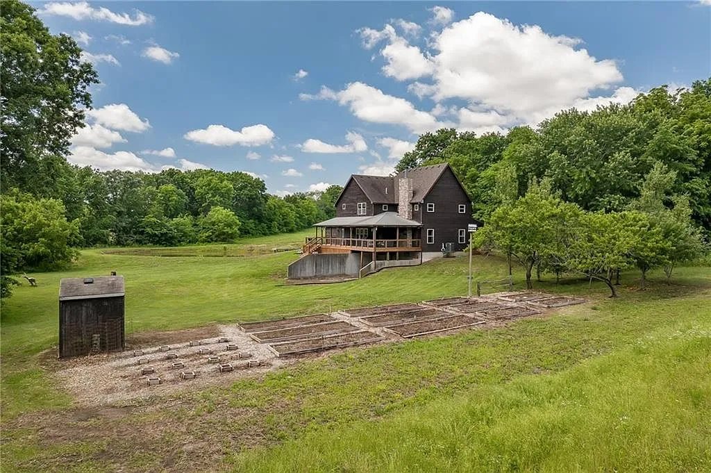 Country Home on 8.78 Acres for Sale at 6280 NW Sale Barn Rd, Cameron, MO photo 6