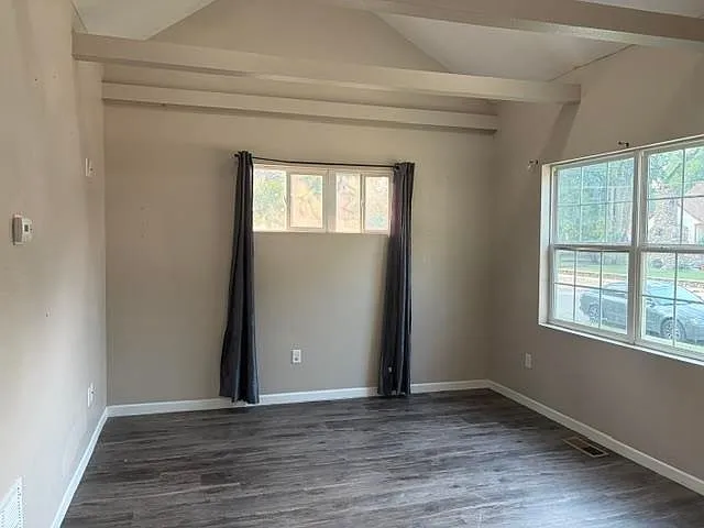Charming 2-Bedroom Detached Home with Vaulted Ceilings in Minot, North Dakota photo 5