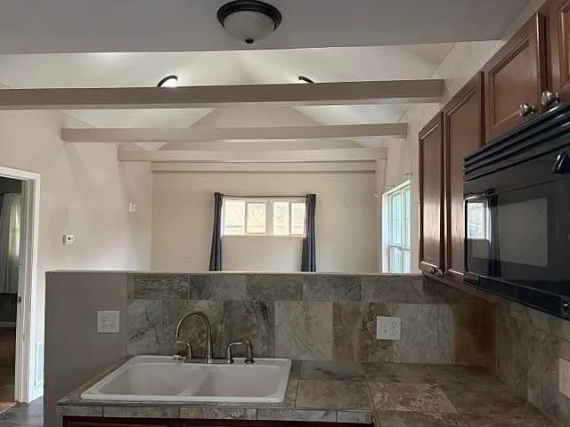 Charming 2-Bedroom Detached Home with Vaulted Ceilings in Minot, North Dakota photo 4