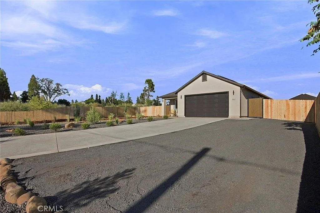 Open-Plan 3-Bedroom Single-Family Home in Paradise, California photo 6