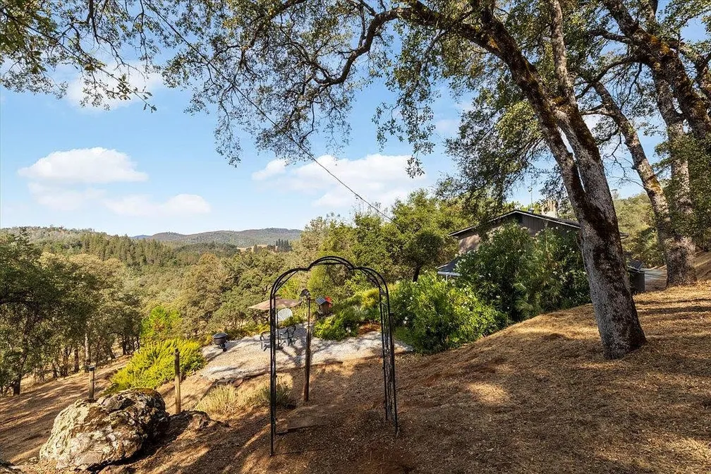 Turn-Key Country Retreat on 5.98 Acres for Sale in Placerville, California photo 8